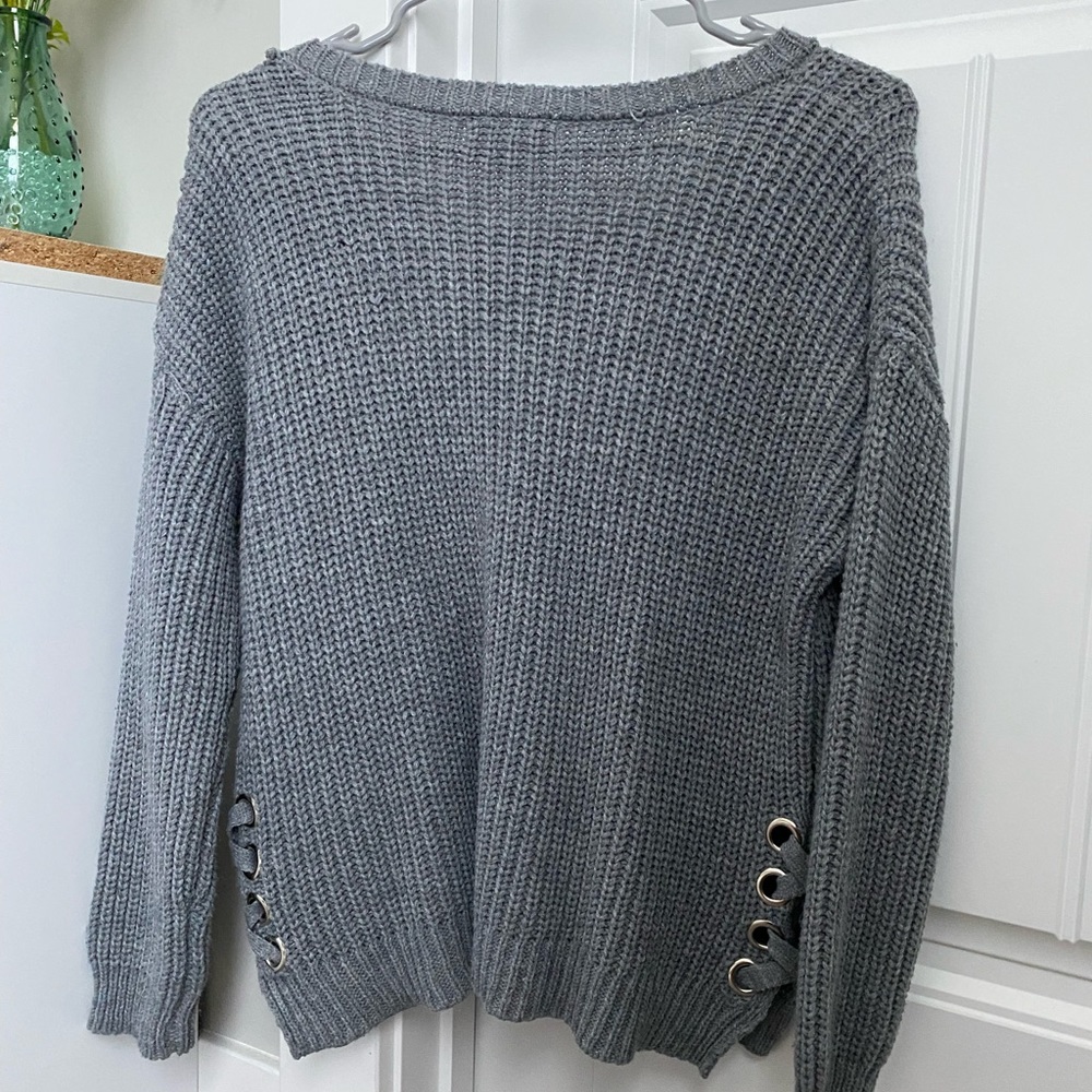 Kohl’s Grey Sweater - Picture 5 of 5